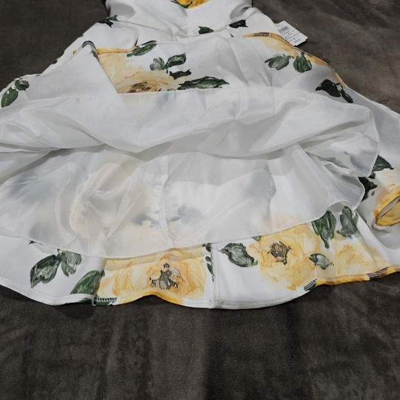 Windsor ✦ Floral Fit & Flare Dress ✦ White & Yellow Summer Print w/ Lace-Up Back - Picture 12 of 17